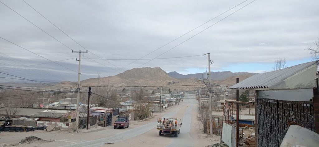 Bordes Fronterizos : historias de migración indígena en Chihuahua y Oaxaca